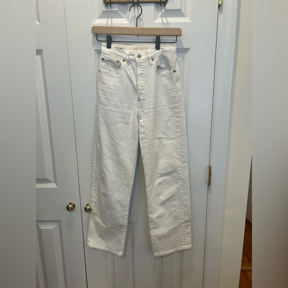 Levi's Women's ribcage Straight Jeans in White